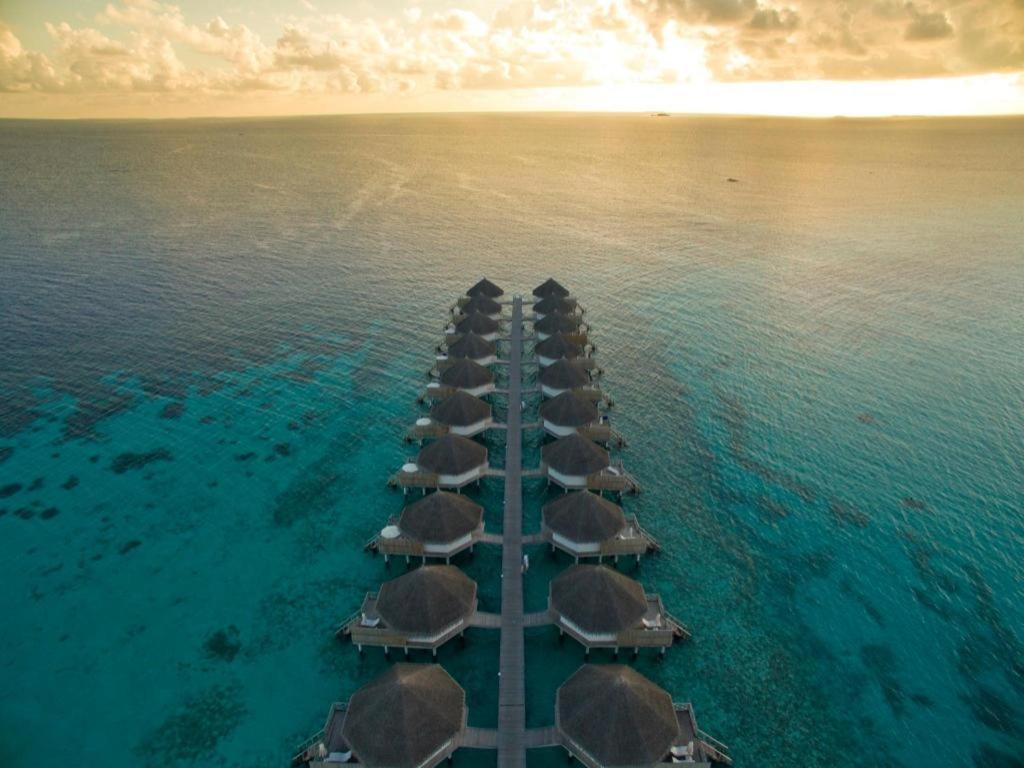 Angaga Island Resort And Spa Esterno foto